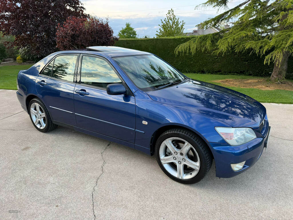 Lexus IS 200 2.0 Se Blue #2