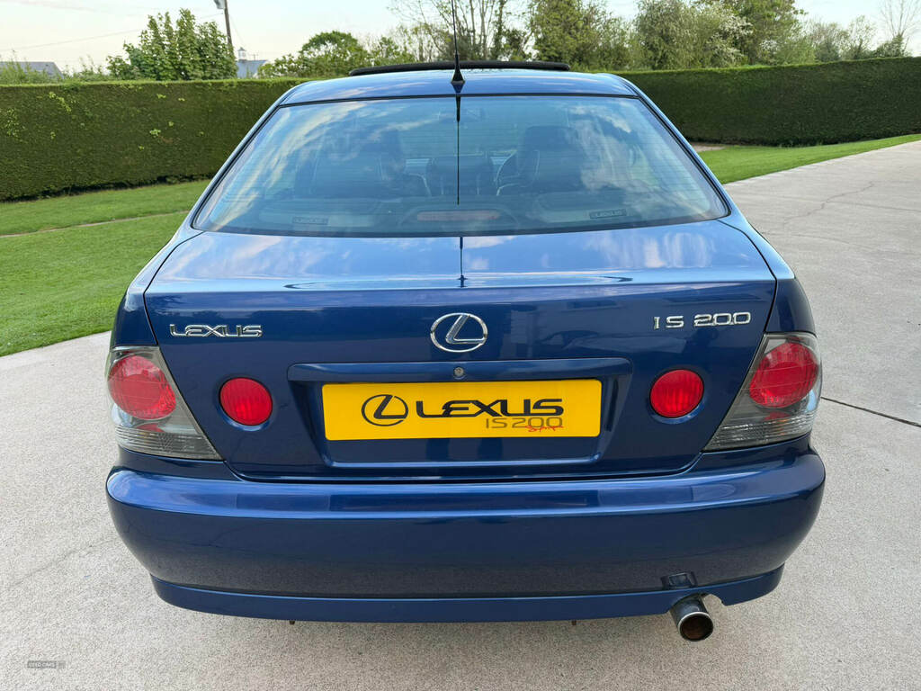 Lexus IS 200 2.0 Se Blue #6