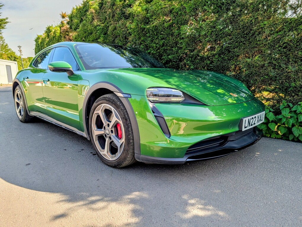 Porsche Taycan Estate Performance Plus 93.4Kwh 4S 2022 LN22XAU Green #2