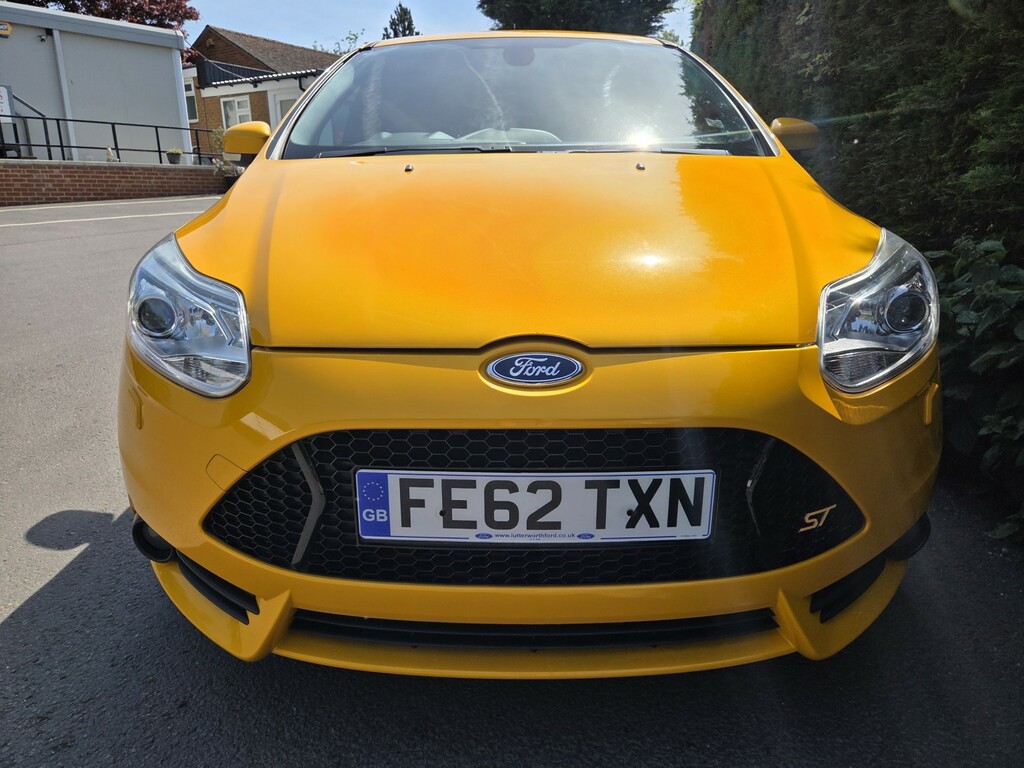 Ford Focus Hatchback 2.0 T Ecoboost St-3 2012 Yellow #3