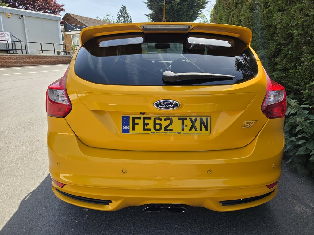 Ford Focus Hatchback 2.0 T Ecoboost St-3 2012 Yellow #6