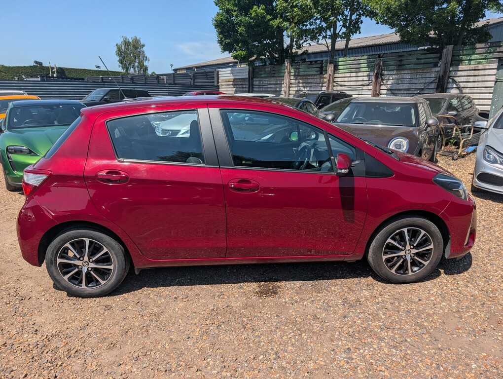Toyota Yaris Hatchback 1.5 Vvt-i Icon Tech 2018 Red #6