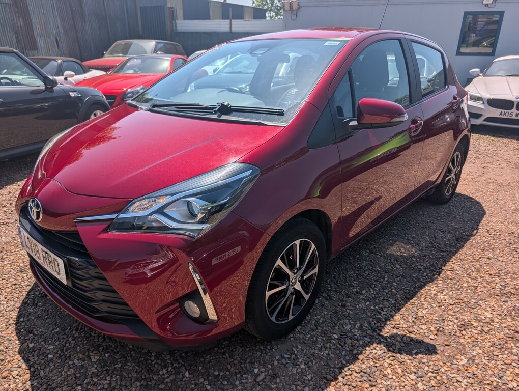 Toyota Yaris Hatchback 1.5 Vvt-i Icon Tech 2018 Red