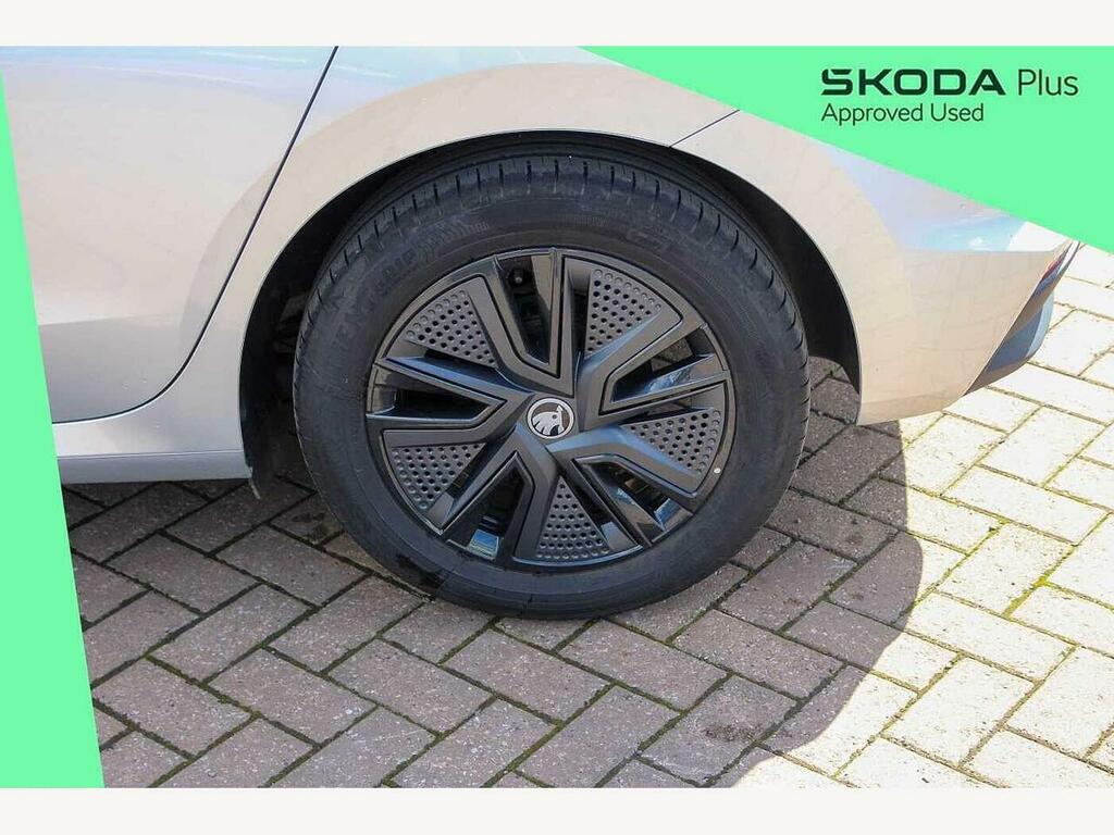 Skoda Fabia 2026 1.0 Mpi 80 Design Edition YR26ERJ Silver #5