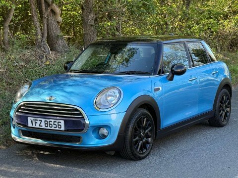Mini Hatch 1.5 Cooper D Blue