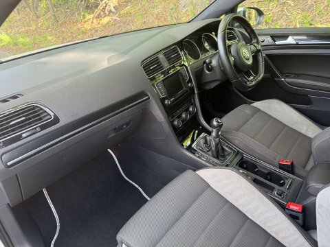 Volkswagen Golf 2.0 Golf R VK15DZJ White #2