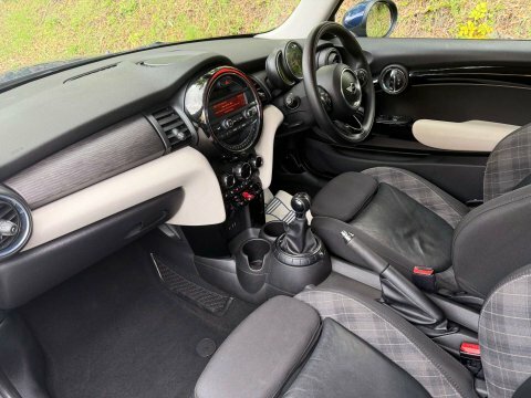 Mini Hatch 1.5 Cooper YJ64WKT Blue #2