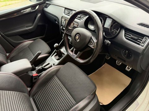Skoda Octavia 2.0 Octavia Vrs SF66ZYX White #5
