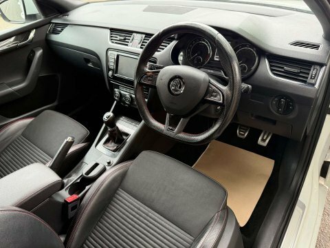 Skoda Octavia 2.0 Octavia Vrs SF66ZYX White #4