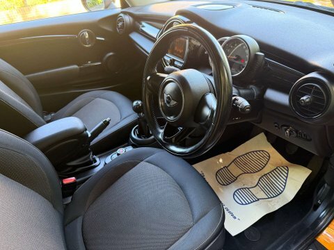 Mini Hatch 1.5 Cooper GJ14YCU Orange #5