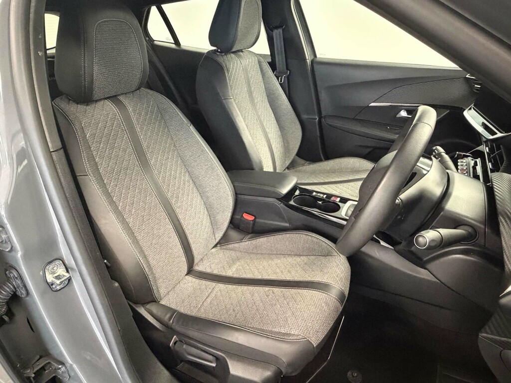 Peugeot 2008 Allure Puretech Ss FV74JVD #4