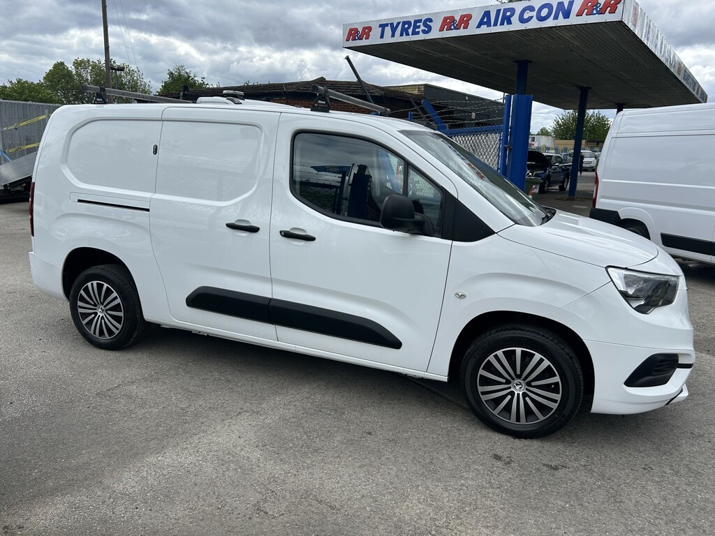 Vauxhall Combo Panel Van 1.5 Turbo D 2300 Sportive L2 H1 Lwb 202 DV70VOD White #5
