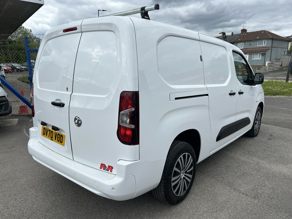 Vauxhall Combo Panel Van 1.5 Turbo D 2300 Sportive L2 H1 Lwb 202 DV70VOD White #4