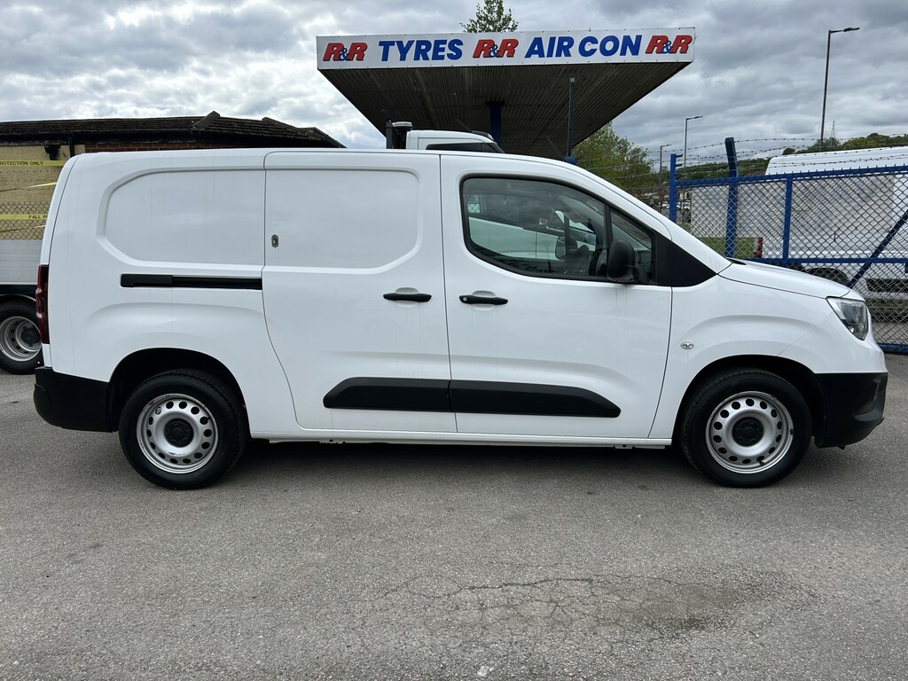 Vauxhall Combo Panel Van 1.5 Turbo D 2300 Dynamic 2021 KN21XNE White #5