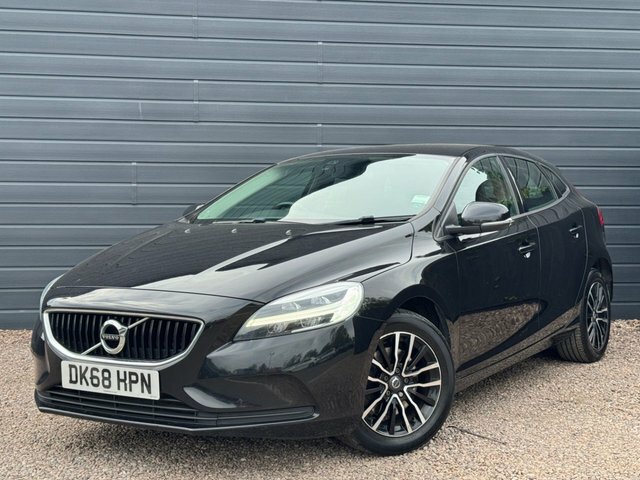 Volvo V40 2018 2.0 T2 Gpf Momentum Hatchback Manu DK68HPN Black #4