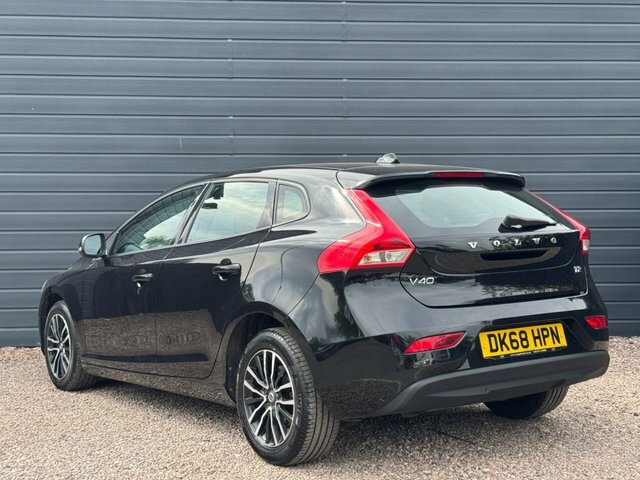 Volvo V40 2018 2.0 T2 Gpf Momentum Hatchback Manu DK68HPN Black #2