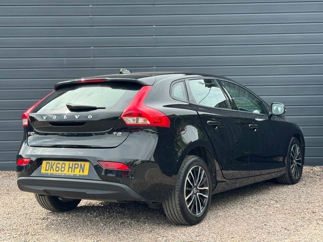 Volvo V40 2018 2.0 T2 Gpf Momentum Hatchback Manu DK68HPN Black #5