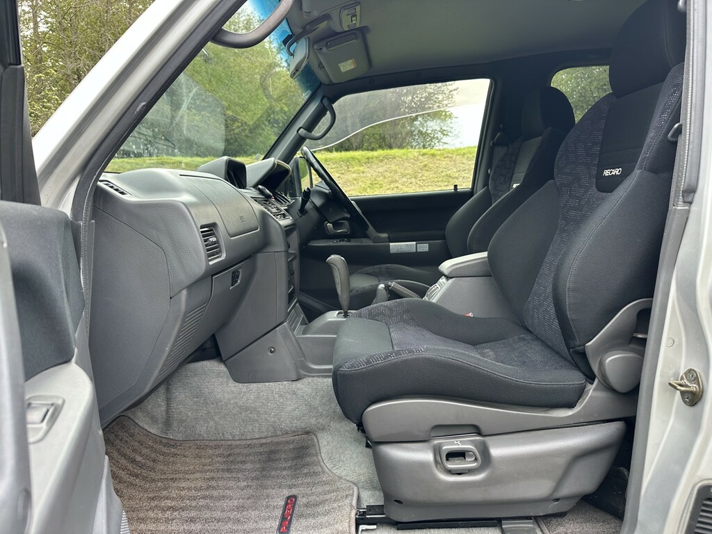 Mitsubishi Shogun U481 Grey #32