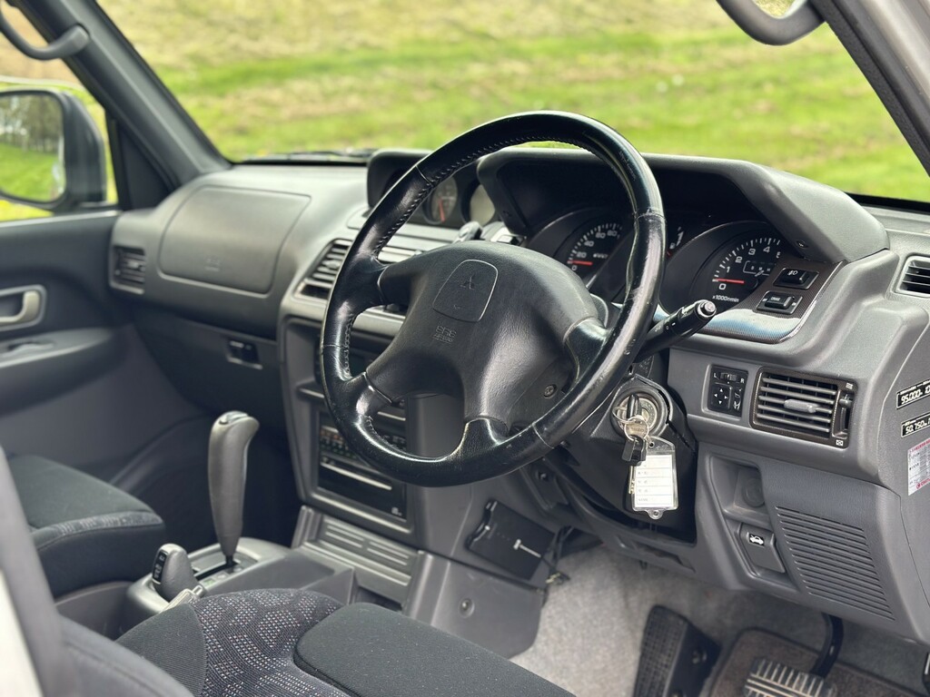 Mitsubishi Shogun U481 Grey #26