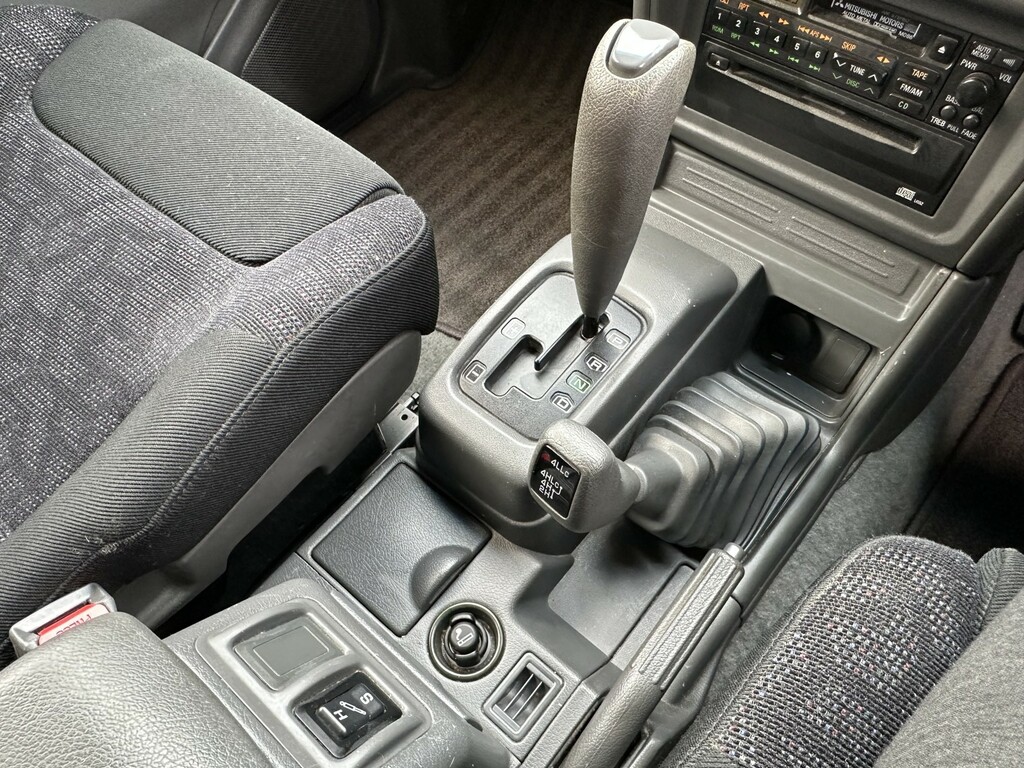 Mitsubishi Shogun U481 Grey #36