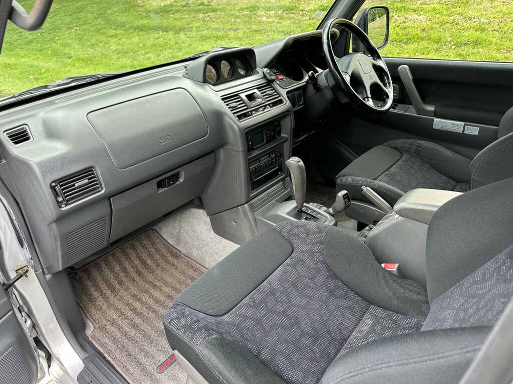 Mitsubishi Shogun U481 Grey #30