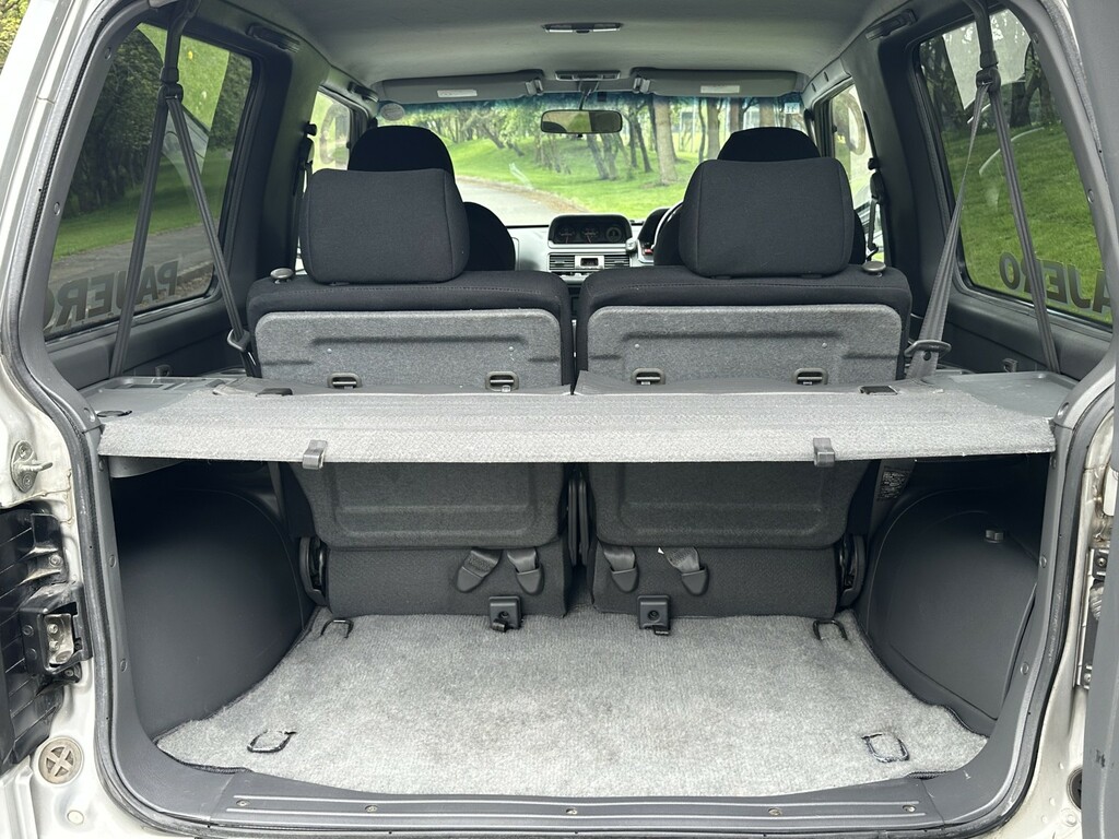 Mitsubishi Shogun U481 Grey #33