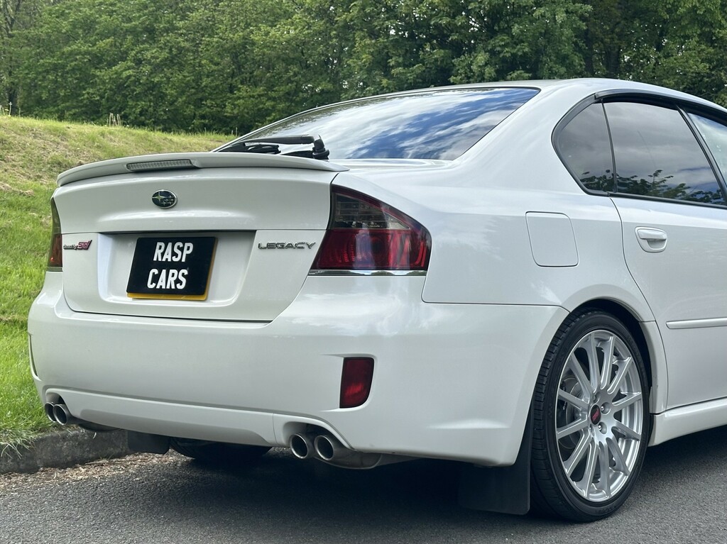 Subaru Legacy 2.0Gt Dit Eyesight Touring Wagon White #49