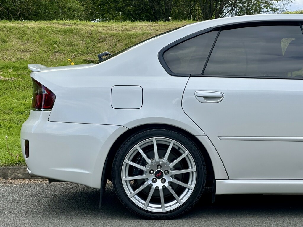 Subaru Legacy 2.0Gt Dit Eyesight Touring Wagon White #46