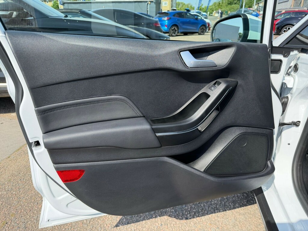 Ford Fiesta Fiesta Hatchback 1.0 Ecoboost Hybrid Mhev 125 Acti EU24XRE White #5
