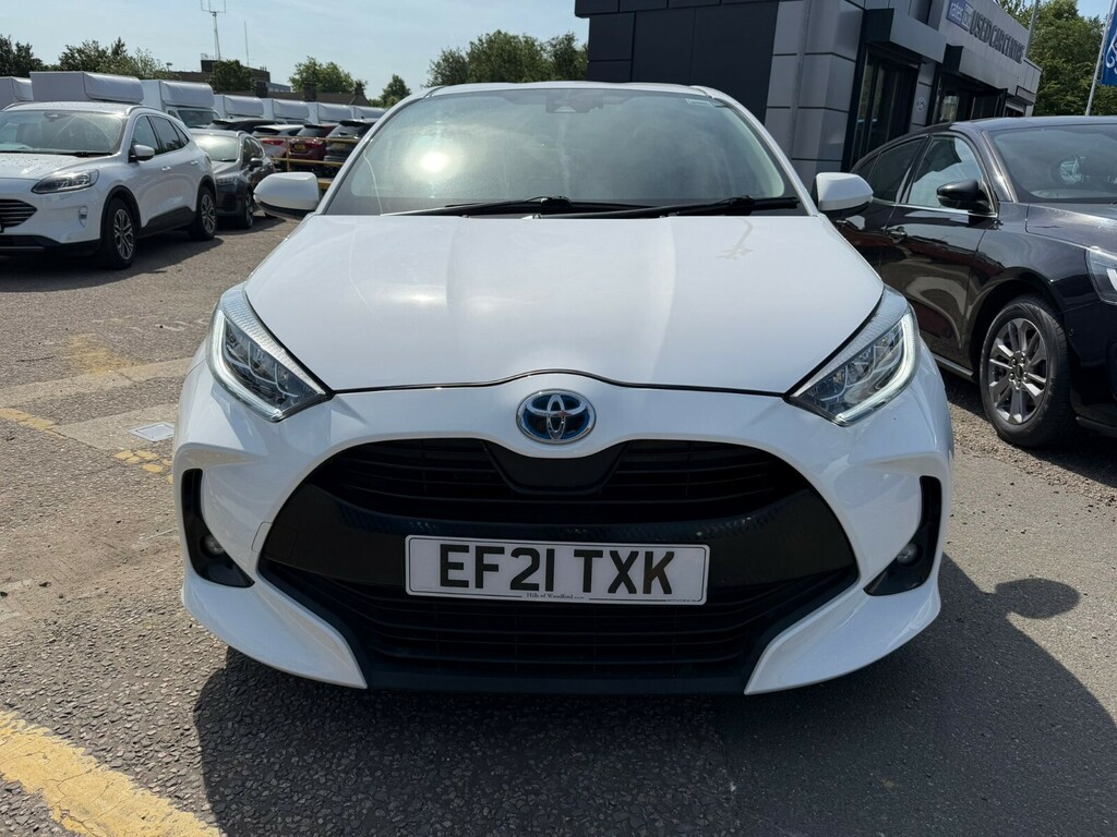 Toyota Yaris Yaris 1.5 Design Hyb Cvt Hatchback EF21TXK White #2