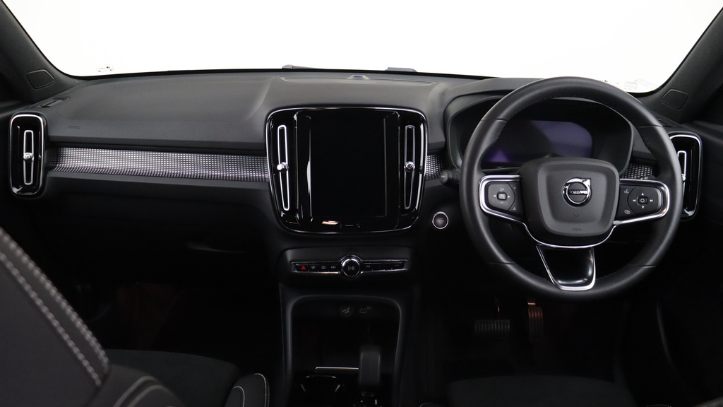 Volvo XC40 B4 P Plus Dark Rear Camera, Heated Seats, Apple YJ73REO #5