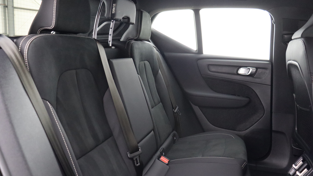 Volvo XC40 B4 P Plus Dark Rear Camera, Heated Seats, Apple YJ73REO #6