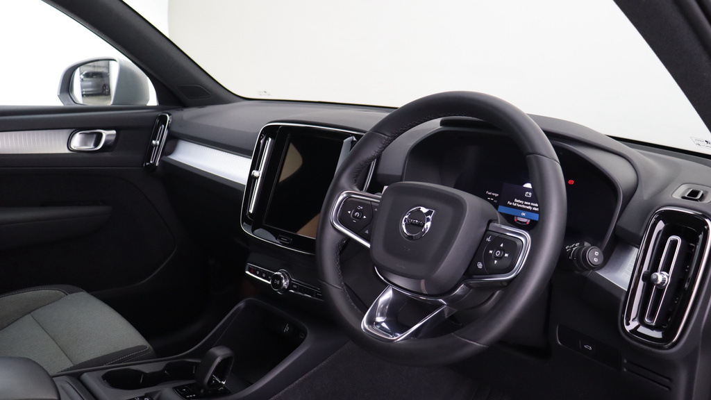 Volvo XC40 B3 P Core Heated Seats, Apple Carplay, Park Ass LL73UMM #4