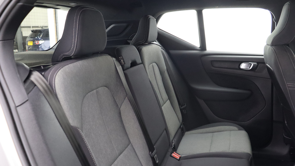 Volvo XC40 B3 P Core Heated Seats, Apple Carplay, Park Ass LL73UMM #6