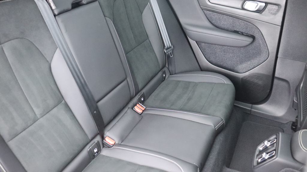 Volvo XC40 B4 P Ultimate Dark Sunroof, Harmankardon Sound CJ72HUU #6