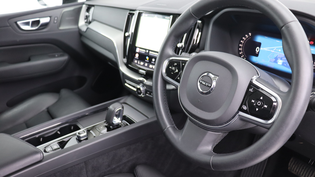 Volvo XC60 B4 P Plus Dark Harmankardon Sound, 360 Camera, FX72MVC  #4