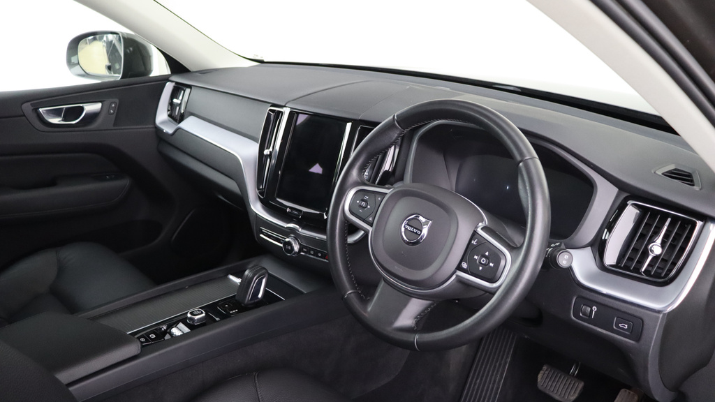 Volvo XC60 B4 D Awd Momentum Park Camera, Heated Seats, Se DV21NBM #4