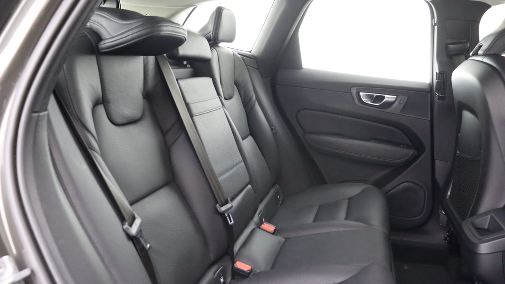 Volvo XC60 B4 D Awd Momentum Park Camera, Heated Seats, Se DV21NBM #6