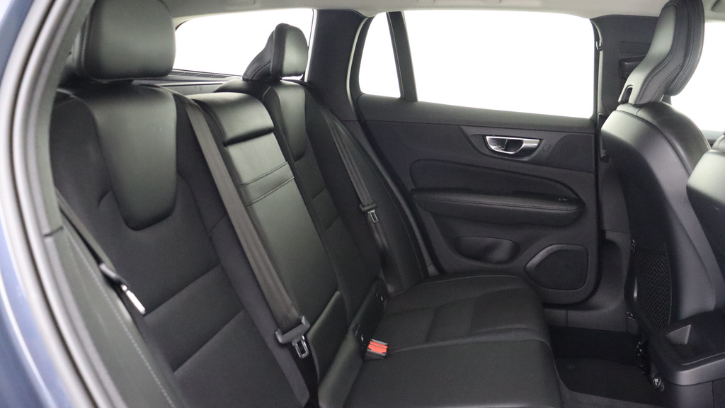 Volvo V60 D3 Momentum Winter Pack, Heated Seats, Tinte YW68KDN  #6