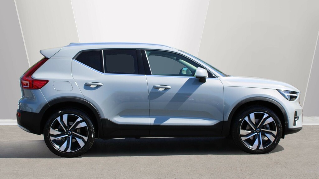 Volvo XC40 B4 P Ultra Bright Sunroof, Harmankardon Sound, WF25EXK #3