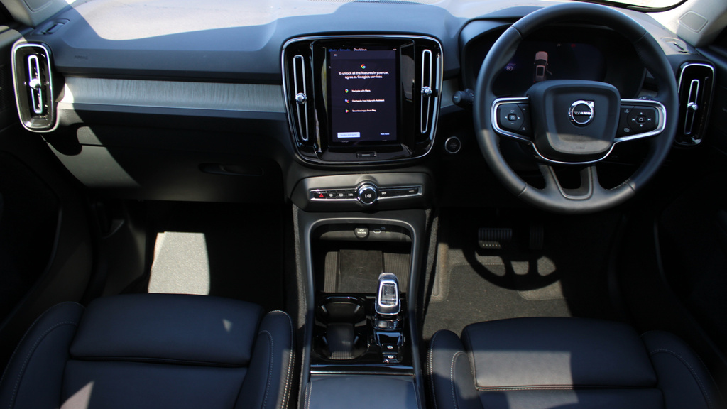 Volvo XC40 B4 P Ultra Bright Sunroof, Harmankardon Sound, WF25EXK #5
