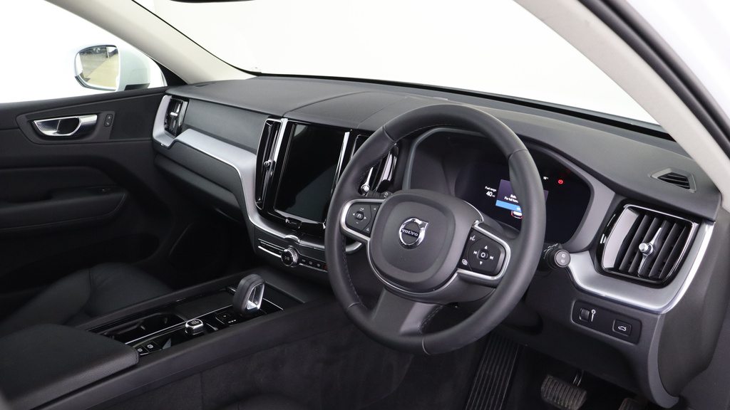 Volvo XC60 B4 D Awd Momentum Park Camera, Heated Seats, Cr YF71LHN  #4