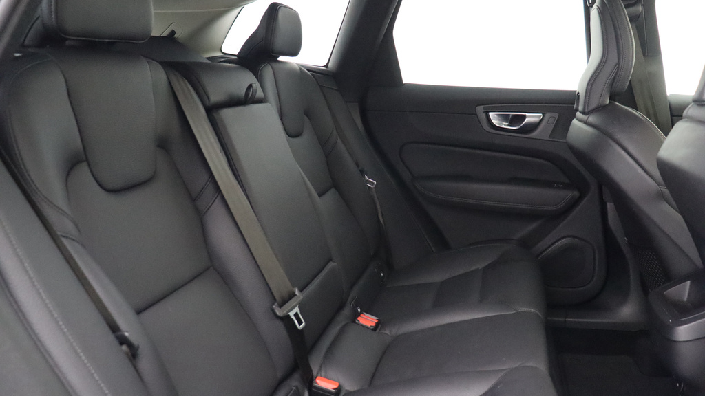 Volvo XC60 B4 D Awd Momentum Park Camera, Heated Seats, Cr YF71LHN  #6
