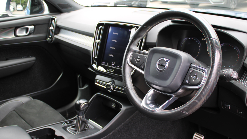 Volvo XC40 T3 R-design Pro Park Camera, Heated Seats, YH19SSC  #4