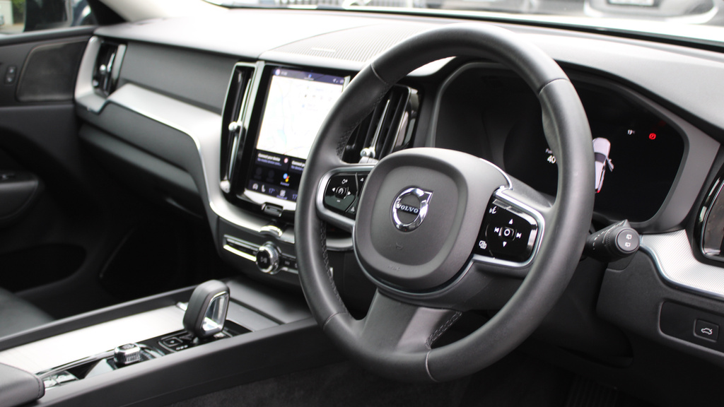 Volvo XC60 B4 P Plus Dark Harmankardon Sound, 360 Camera, WF23KZK #4