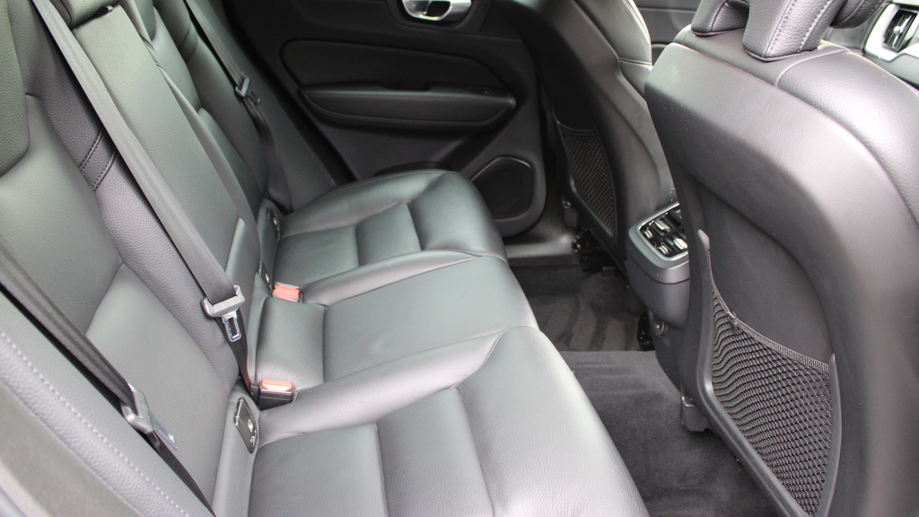 Volvo XC60 B4 P Plus Dark Harmankardon Sound, 360 Camera, WF23KZK #6
