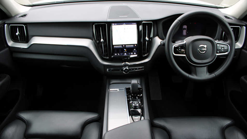 Volvo XC60 B4 P Plus Dark Harmankardon Sound, 360 Camera, WF23KZK #5