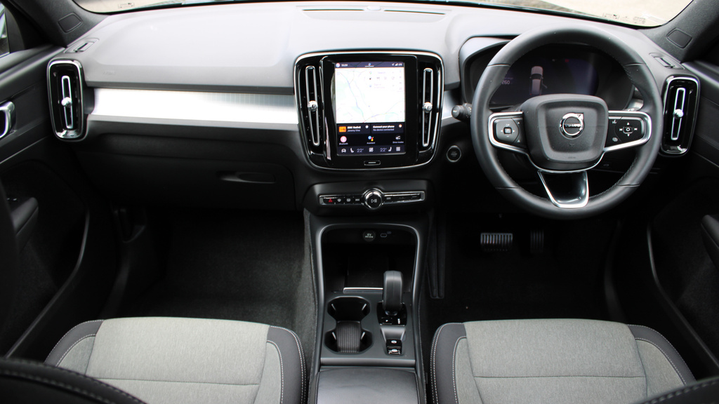 Volvo XC40 B3 P Core Park Assist, Apple Carplay, Cruise Co YJ72ZHH #5