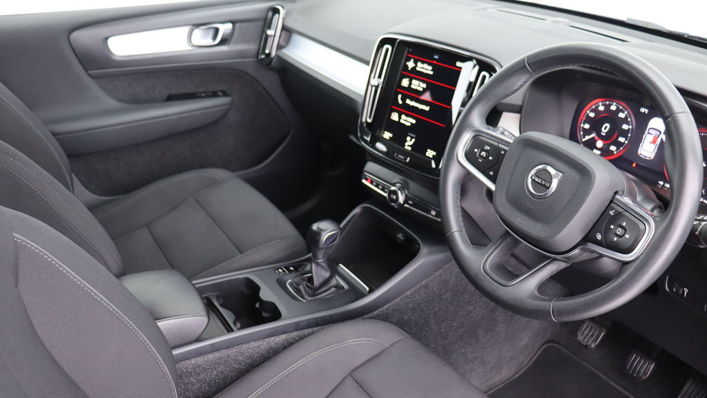 Volvo XC40 T3 Momentum Cruise Control, Sat Nav, Park YN71OHF #4