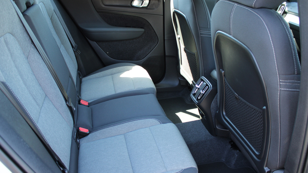 Volvo XC40 B3 P Plus Dark Low Tax, Park Camera, Heated Sea YB73ZFE  #6